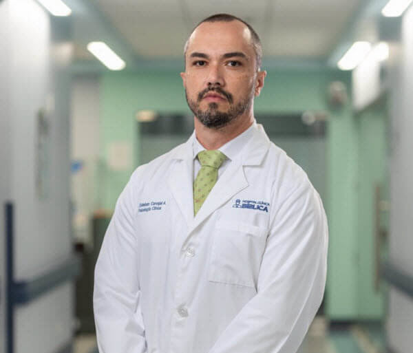 esteban carvajal clínica bíblica