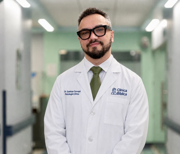 esteban carvajal clínica bíblica